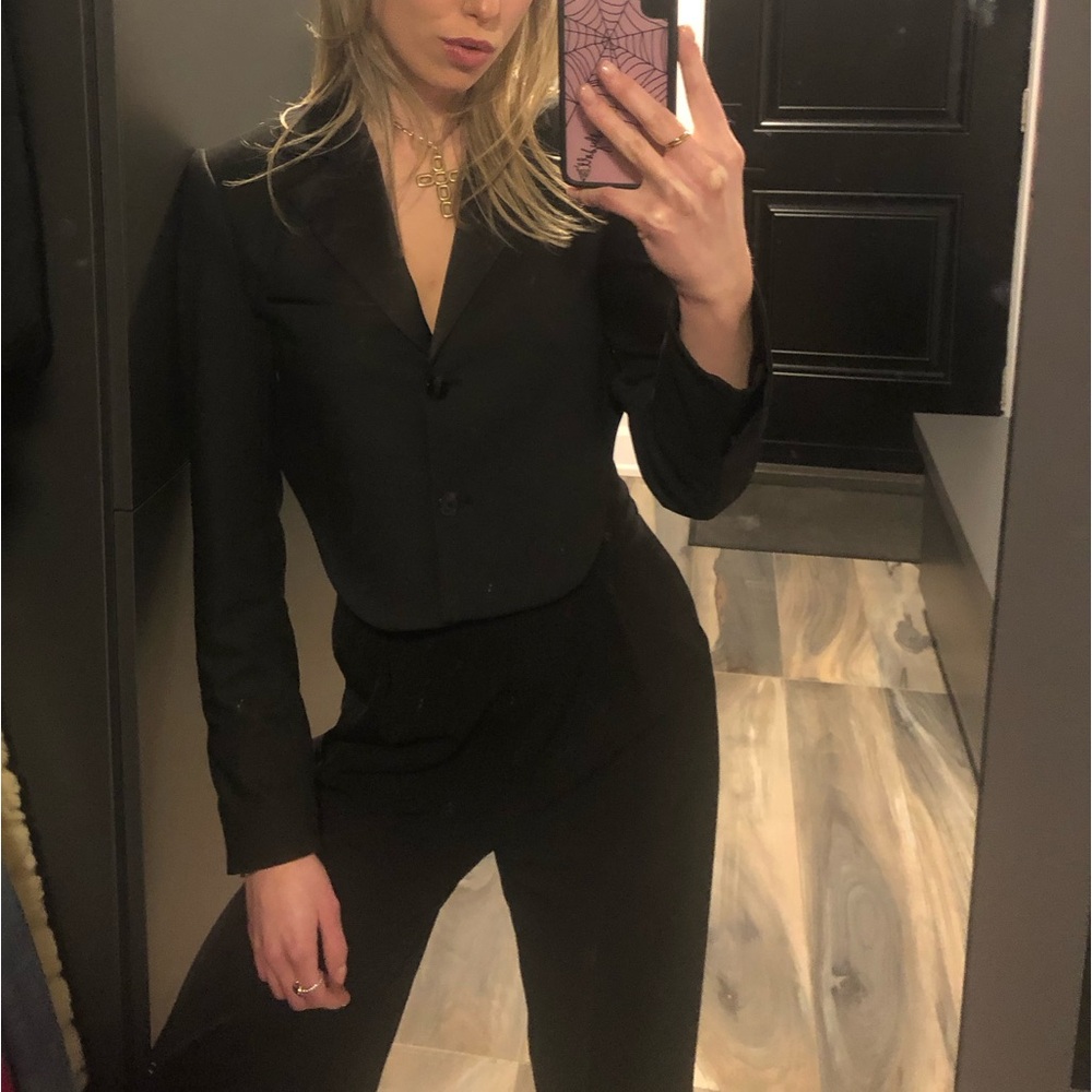 selling this cropped zara blazer!